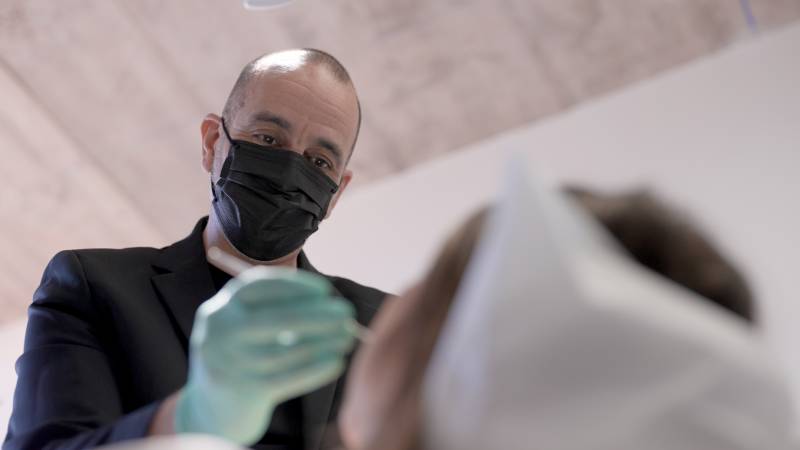 diagnostic du dentiste pour la pose de facette sur des insicives centrales