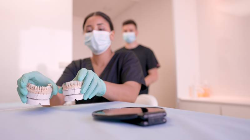 All-on-4 à Marseille – La solution rapide pour retrouver un sourire complet avec 4 implants