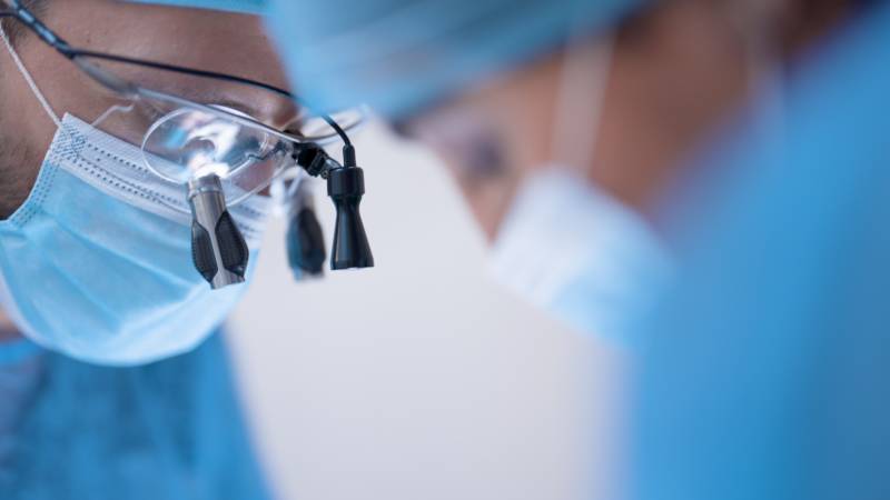 La possibilité de poser plusieurs implants en une seule fois afin de réduire les contraintes de l'intervention et